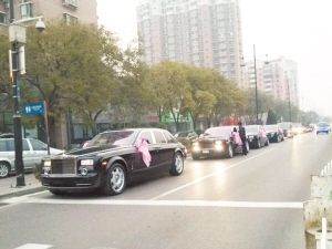 豪華婚禮車隊。(網(wǎng)友供圖)
