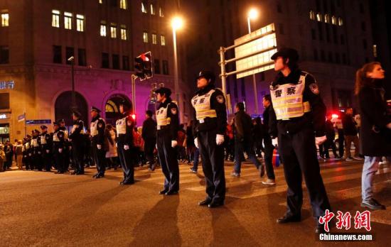 上海外灘踩踏事件36死47傷 警方調(diào)查稱與代金券無關