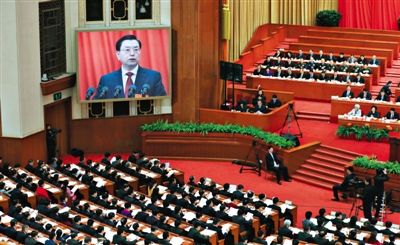 十二屆全國人大三次會議舉行第二次全體會議，全國人大常委會委員長張德江作全國人大常委會工作報告。