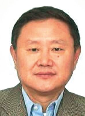 胡奉憲 現(xiàn)年60歲，外逃前任四川韻律實業(yè)發(fā)展公司總經(jīng)理、董事長，2009年11月逃往美國或澳大利亞。