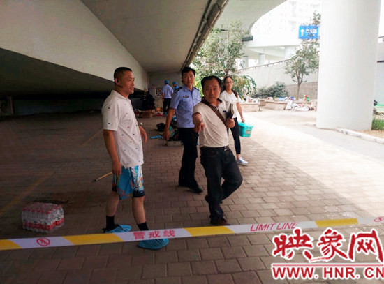 事發(fā)后，警方封鎖現(xiàn)場(chǎng)進(jìn)行調(diào)查取證。