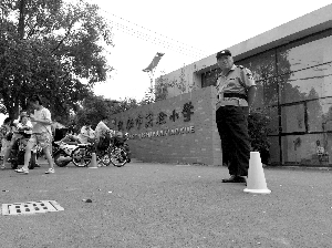 邵玉琴就是在這所學校內墜樓身亡的 邵玉琴就是在這所學校內墜樓身亡的