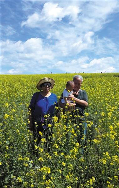 事故之前，老兩口的合影，李春同說，老兩口一輩子很少一起照相。家屬供圖