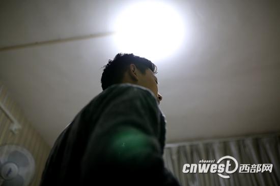 2013年2月份，17歲的林波在陜西省疾控中心拿到HIV確診報(bào)告。