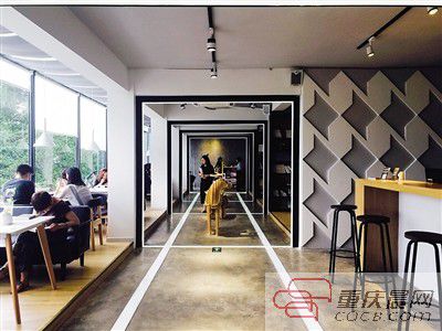 200平方米的閱讀區(qū)域開始限制人流。