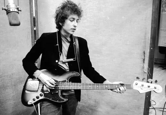 此處外事兒(微信ID：xjb-waishier)要替一個(gè)人心疼10秒鐘——自2009年以來連續(xù)八年被視為諾貝爾文學(xué)獎熱門人選的日本作家村上春樹。