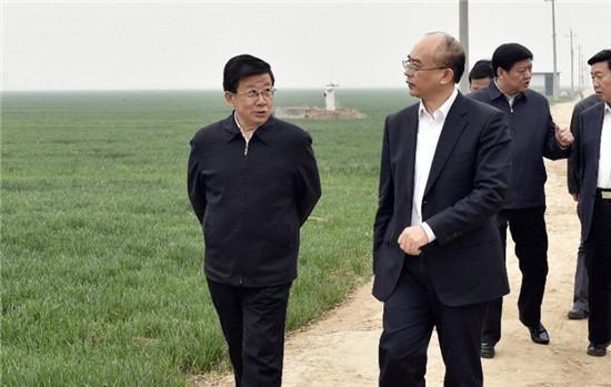 4月3日至4日，河北省委書記、省人大常委會主任趙克志，省委副書記、省政府黨組書記許勤在雄安新區(qū)調(diào)研。這是趙克志、許勤4日實(shí)地察看雄安新區(qū)核心區(qū)概貌。 圖片來源：河北新聞網(wǎng)