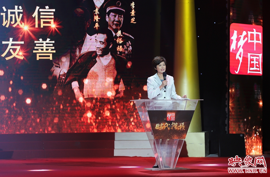 中央電視臺“時代楷模”發(fā)布廳，發(fā)布人敬一丹介紹“編外雷鋒團”。