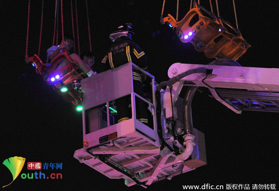 大連高空游樂設(shè)施出故障 游客被困20米高空 大連高空游樂設(shè)施出故障 游客被困20米高空