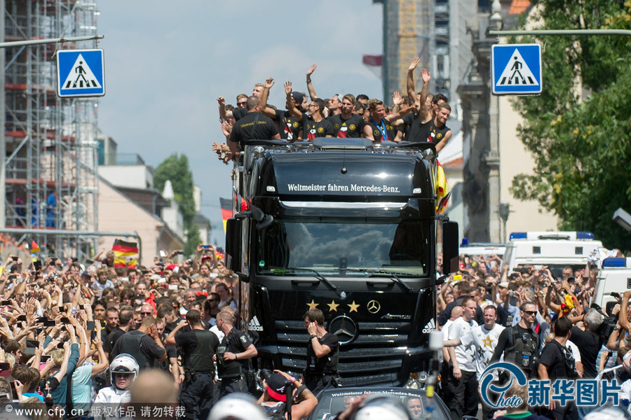 當地時間2014年7月15日，德國柏林，德國隊歸國舉行奪冠巡游。