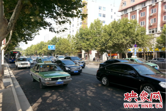 “無車日”仍有許多私家車主選擇開車上路。