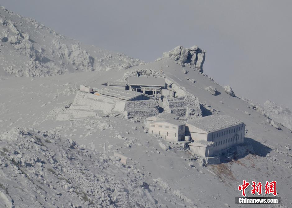 當(dāng)?shù)貢r間2014年9月27日，日本中部御岳山發(fā)生噴發(fā)，或已造成數(shù)人受傷。