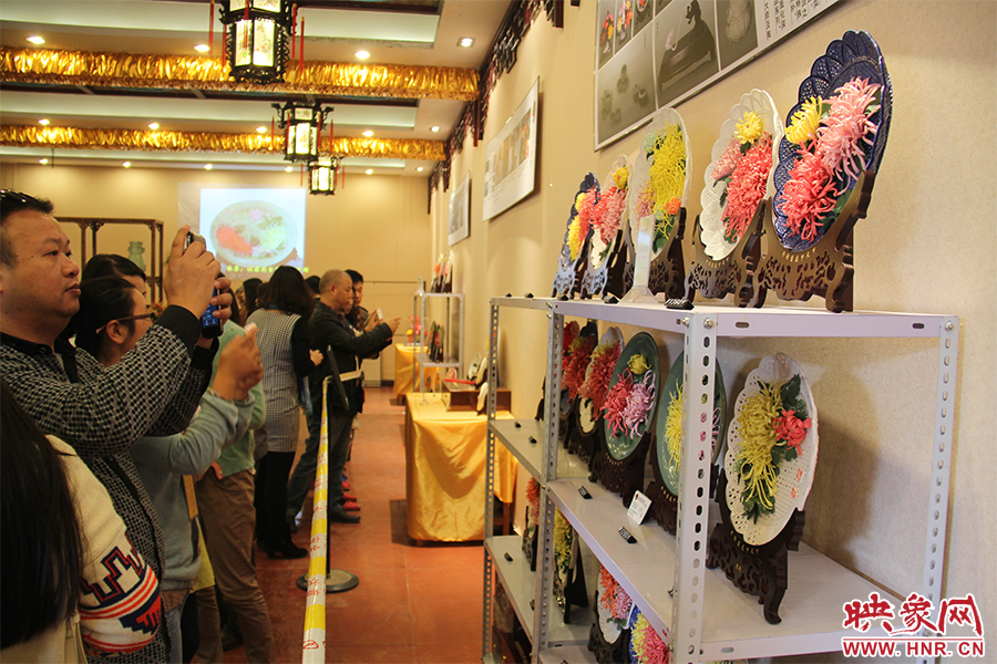 菊花官瓷吸引大家關注。