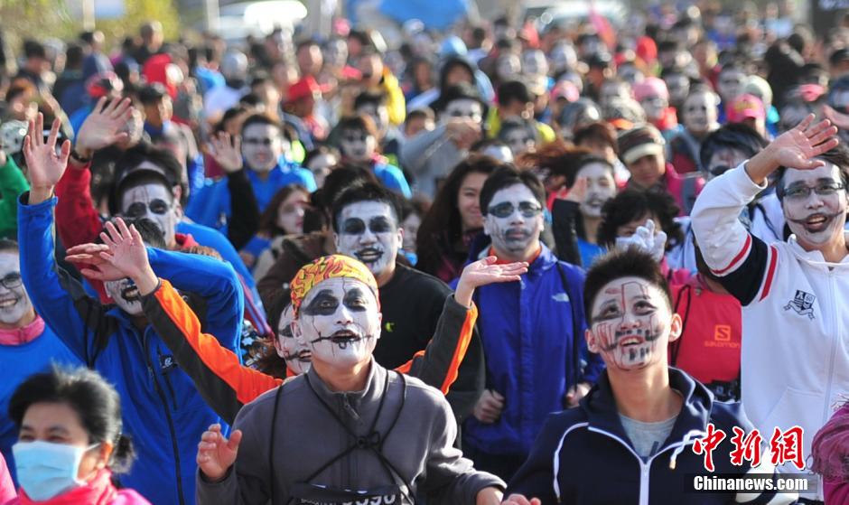 千余“僵尸”現(xiàn)沈陽街頭嚇哭過路小孩 千余“僵尸”現(xiàn)沈陽街頭嚇哭過路小孩