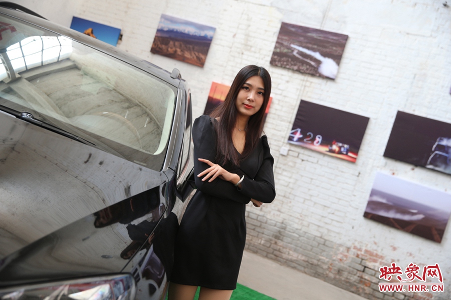 姐是車模，賽車的車。