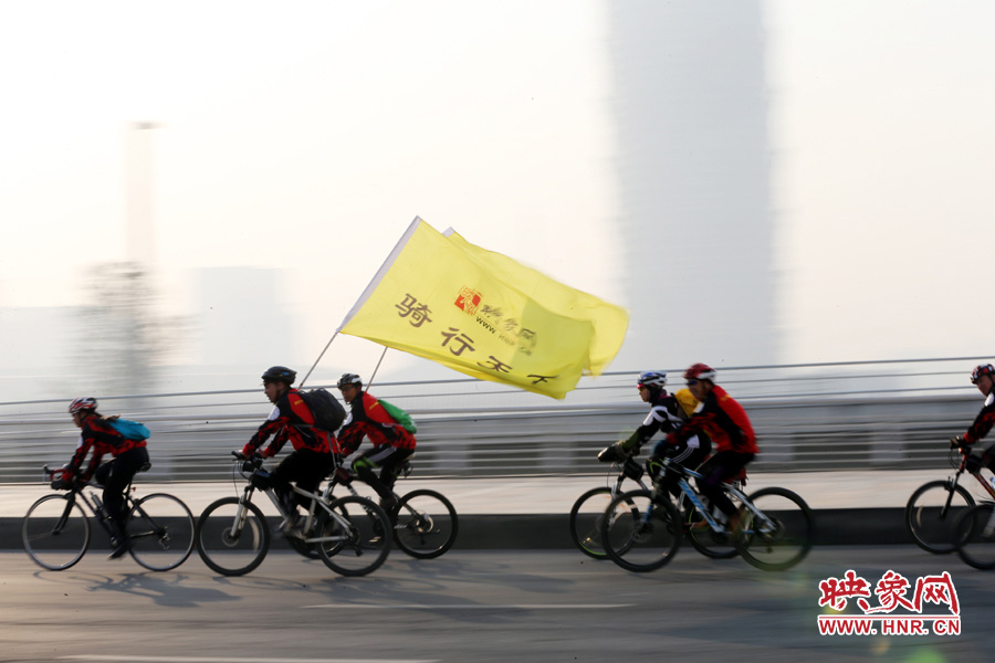 獻(xiàn)愛(ài)心、騎行天下，映象網(wǎng)騎行車(chē)友樂(lè)翻天