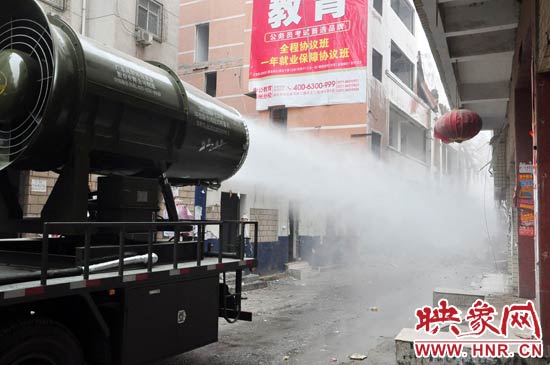 針對造成霧霾的主兇“建筑工地揚塵”，“霧炮車”降塵除塵效果能到到80%。