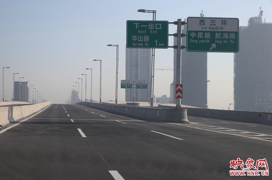 華山路方向與西三環(huán)出口。