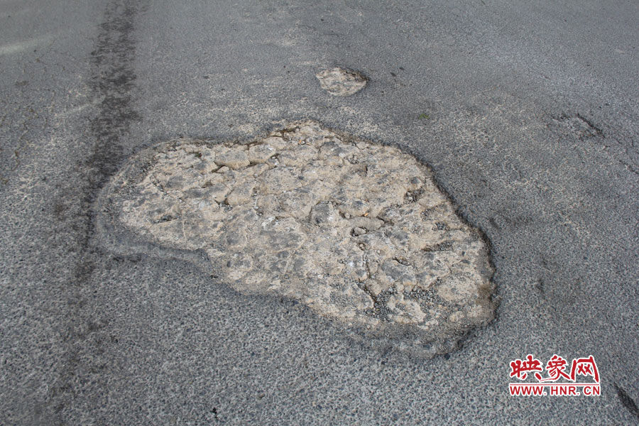 天明路路面破損嚴(yán)重 天明路路面破損嚴(yán)重