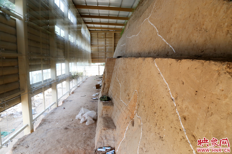 按照最初的設計，東側(cè)城墻內(nèi)規(guī)劃有一個1~2米寬的小展廳。