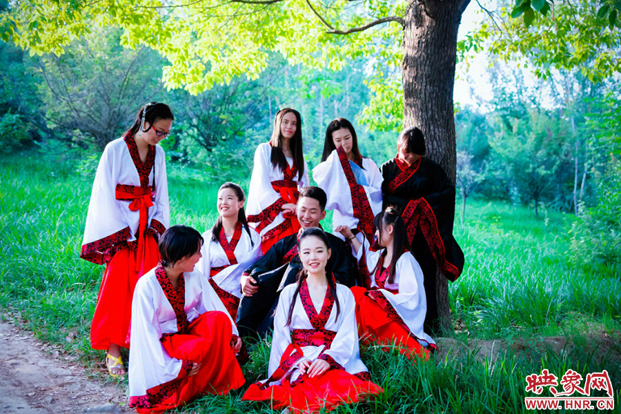 這片樹蔭留下我們太多的歡聲笑語。