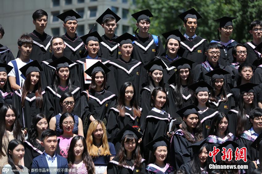 北影本科畢業(yè)典禮 美女學(xué)生素顏難掩清新 北影本科畢業(yè)典禮 美女學(xué)生素顏難掩清新