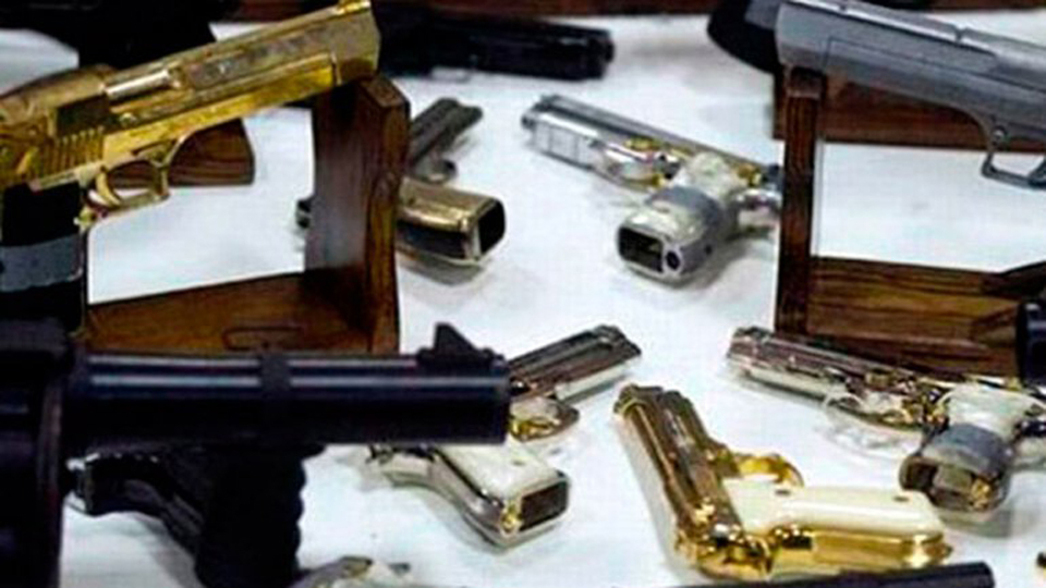 墨西哥毒梟古斯曼收藏的黃金手槍 墨西哥毒梟古斯曼收藏的黃金手槍