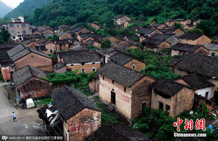 走進廣西“紅軍標語村” 革命標語遍布全村老屋 走進廣西“紅軍標語村” 革命標語遍布全村老屋