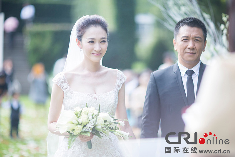 李小冉比利時(shí)辦婚禮 朱丹、鐘欣潼、應(yīng)采兒做伴娘