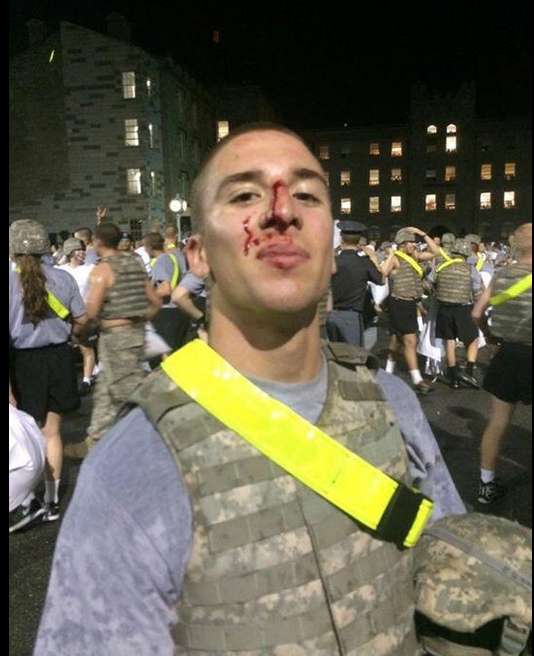 美國西點軍校枕頭大戰(zhàn)變“群架” 30名學(xué)員受傷 美國西點軍校枕頭大戰(zhàn)變“群架” 30名學(xué)員受傷