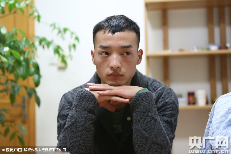 網(wǎng)絡紅人葉良辰現(xiàn)身浙江臺州，接受記者的專訪。