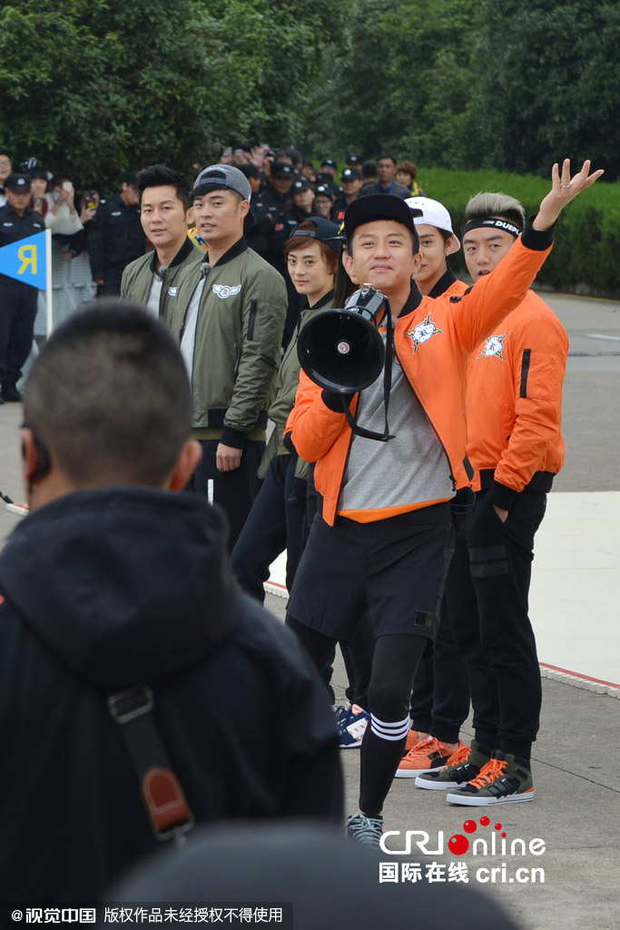 《奔跑吧兄弟》第三季劇組到南京錄制節(jié)目。