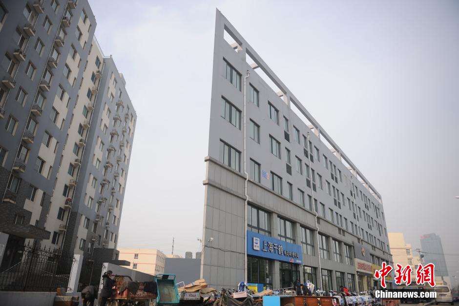 濟南一高樓酷似“紙片樓” 濟南一高樓酷似“紙片樓”