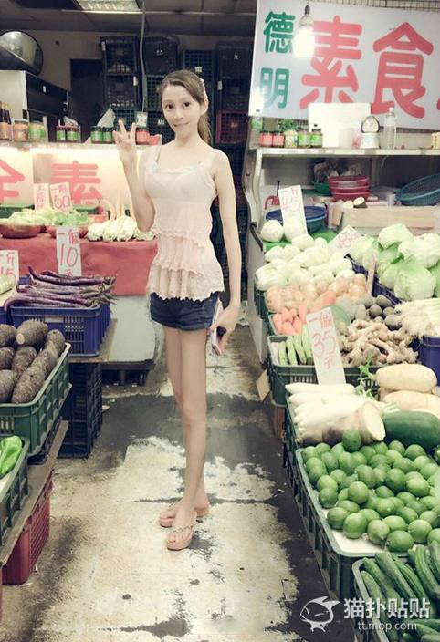 臺(tái)版蛇精媽走紅 自帶時(shí)空扭曲效果 臺(tái)版蛇精媽走紅 自帶時(shí)空扭曲效果