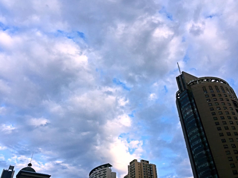 又被鄭州的藍(lán)天刷屏！隨便一拍就是手機(jī)壁紙