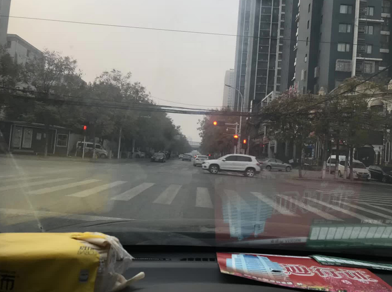 限行第一天！鄭州的早高峰是這個(gè)樣子的