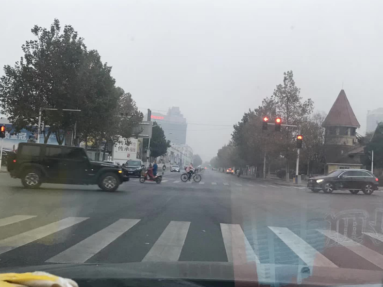 限行第一天！鄭州的早高峰是這個(gè)樣子的