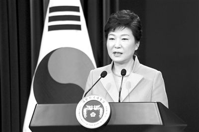 1月6日，韓國總統(tǒng)樸槿惠在首爾總統(tǒng)府青瓦臺舉行的新年記者會上發(fā)言。新華社發(fā)