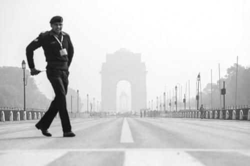 《紐約時(shí)報(bào)》網(wǎng)站27日配發(fā)的新德里1月某一天的霧霾照片。