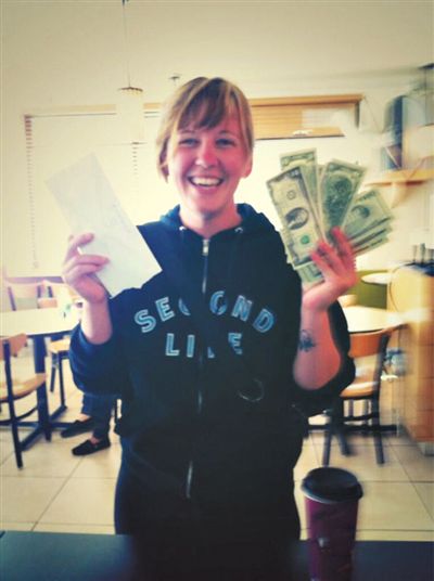 找到錢的“粉絲”會上傳一張與錢的合照。