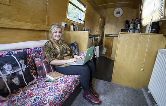 學(xué)生公寓住宿費(fèi)太貴 倫敦女大學(xué)生買小船當(dāng)住所(組圖) 學(xué)生公寓住宿費(fèi)太貴 倫敦女大學(xué)生買小船當(dāng)住所(組圖)