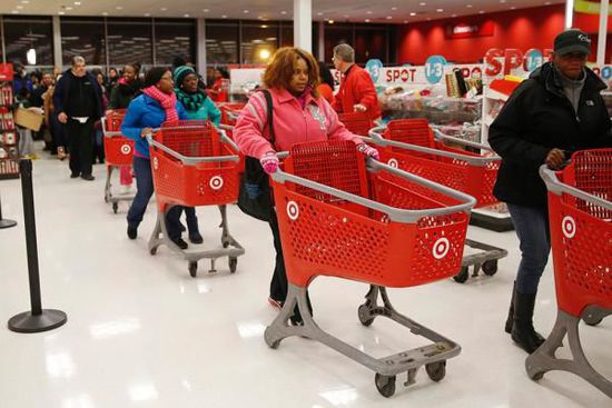 在整個感恩節(jié)假期，美國零售業(yè)銷售下降11%，為連續(xù)第二年下降。