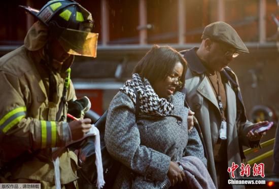 當(dāng)?shù)貢r間1月12日，美國華盛頓市中心朗方廣場站突然冒出濃煙，事件導(dǎo)致一名女性喪生。