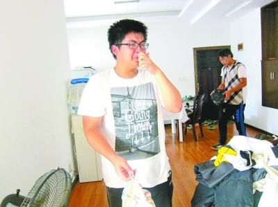 父親被埋撐6小時見妻兒后合眼 兒子欲學(xué)地震預(yù)測 父親被埋撐6小時見妻兒后合眼 兒子欲學(xué)地震預(yù)測