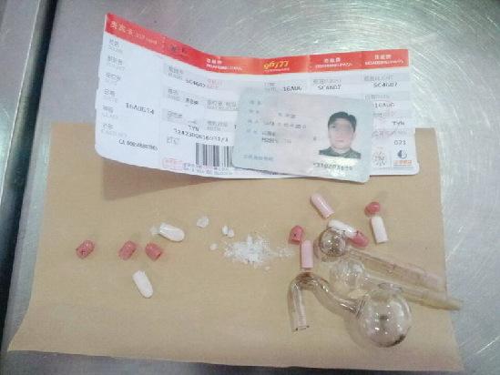 男子膠囊藏毒心虛 機(jī)場過安檢渾身抖動(dòng)
