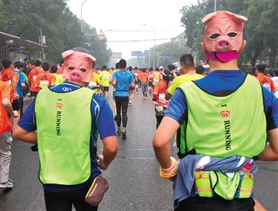 參賽現(xiàn)場(chǎng)，有“猴哥”就有“豬八戒”。