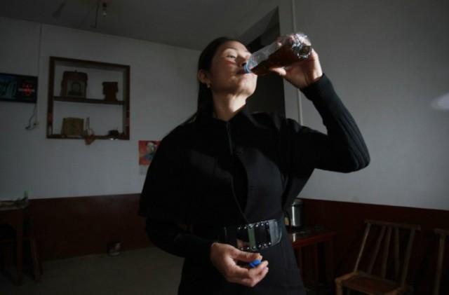 湖南村民牛羊糞泡水治癌 或因無法負(fù)擔(dān)醫(yī)藥費 湖南村民牛羊糞泡水治癌 或因無法負(fù)擔(dān)醫(yī)藥費