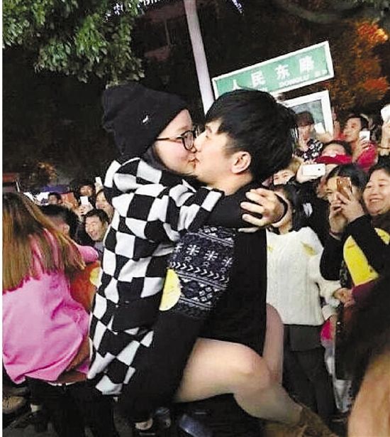 雖只是縣城的比賽，但水準(zhǔn)著實(shí)不低，居然有選手采用考拉式。