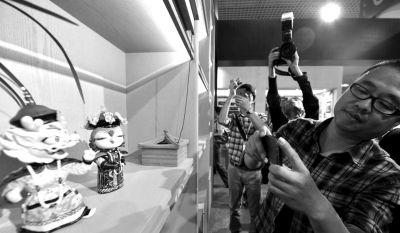 北京故宮吉祥物“壯壯”和“美美”昨天首度對外亮相。中新社發(fā)