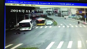 老人倒在路上，最終不治